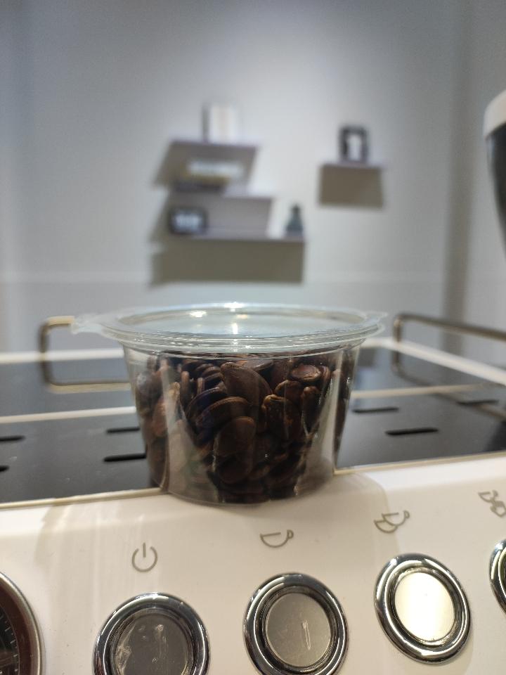 Hạt dưa-duoc-ban-tai-Mindy  Coffee
