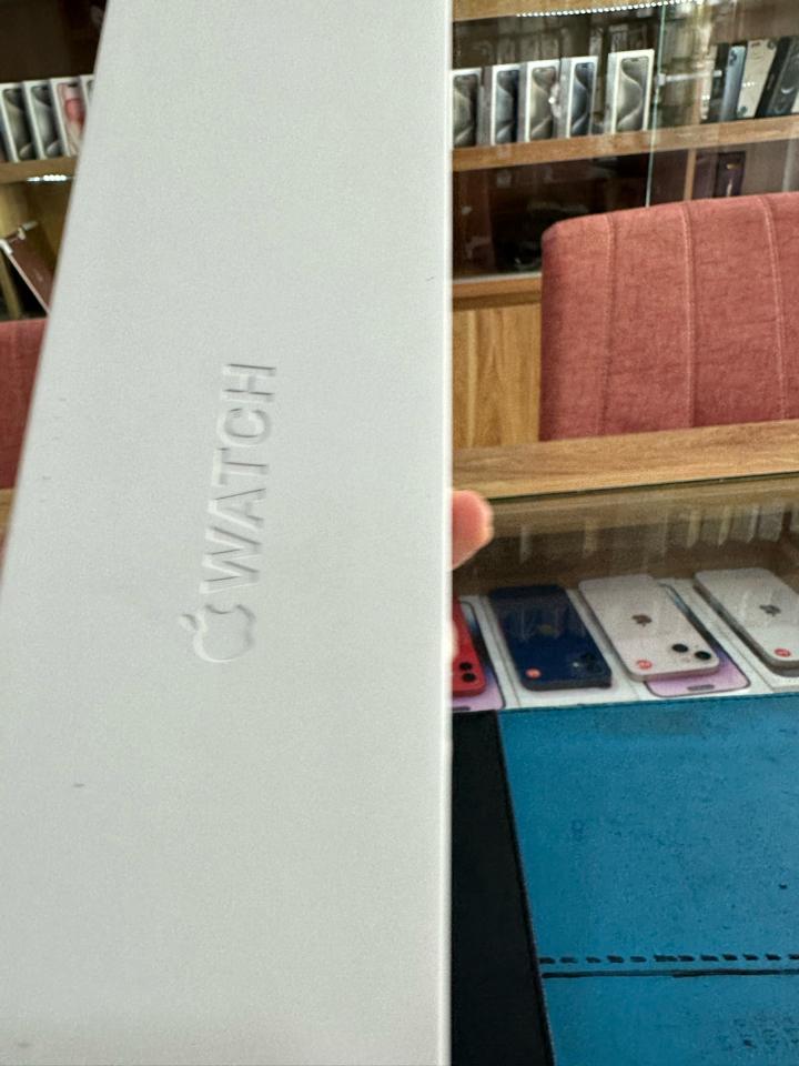 Aw sr 8 trắng -duoc-ban-tai-Hùng Thùy apple