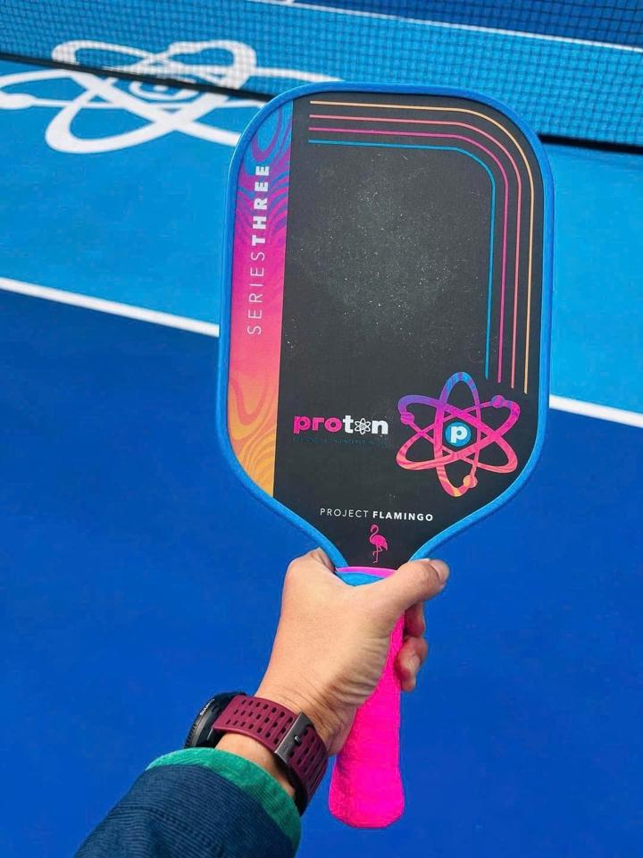  Vợt Pickleball PROTON SERIES THREE FLAMINGO - 15MM-duoc-ban-tai-UNITY PICKLEBALL STORE