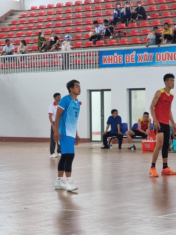 Trọng tài A Lượm-duoc-ban-tai-Sân Bóng 82 Plus