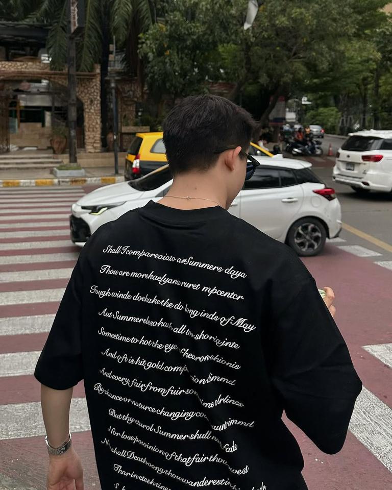 Áo thun nhiều chữ ARCSTREET GIN 665-duoc-ban-tai-𝗚𝗜𝗡 𝗕𝗢𝗨𝗧𝗜𝗤𝗨𝗘