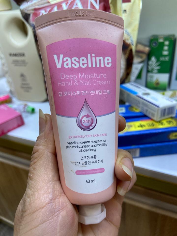 Dưỡng da tay vaseline-duoc-ban-tai-Diễm My Cosmetics_ Mỹ Phẩm Chính Hãng 