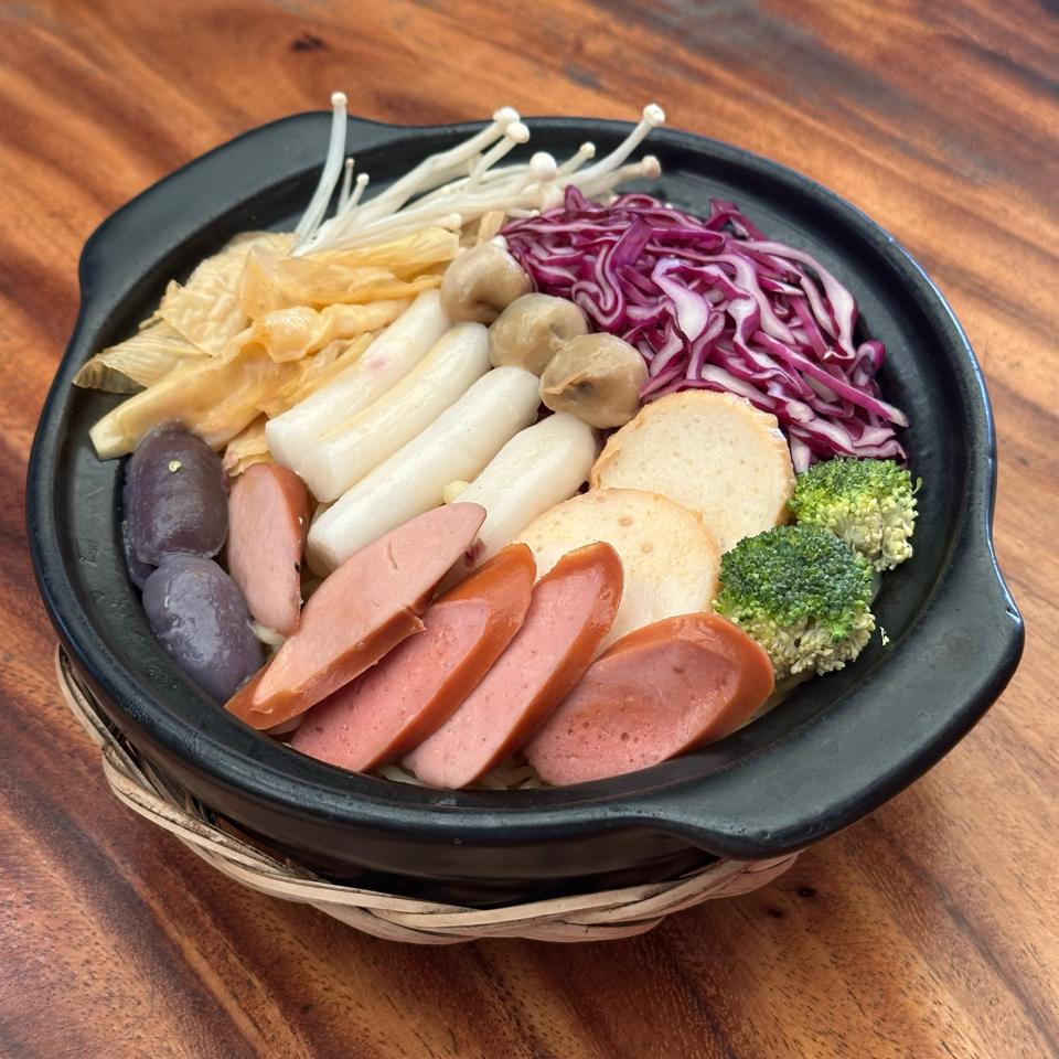 Mì cay chay-duoc-ban-tai-Mỳ Cay ToKi