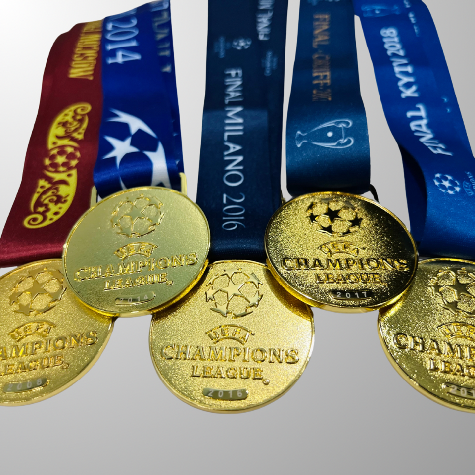 Huy chương Champion League-duoc-ban-tai-KYD - Outfit của bạn, gu của KYD