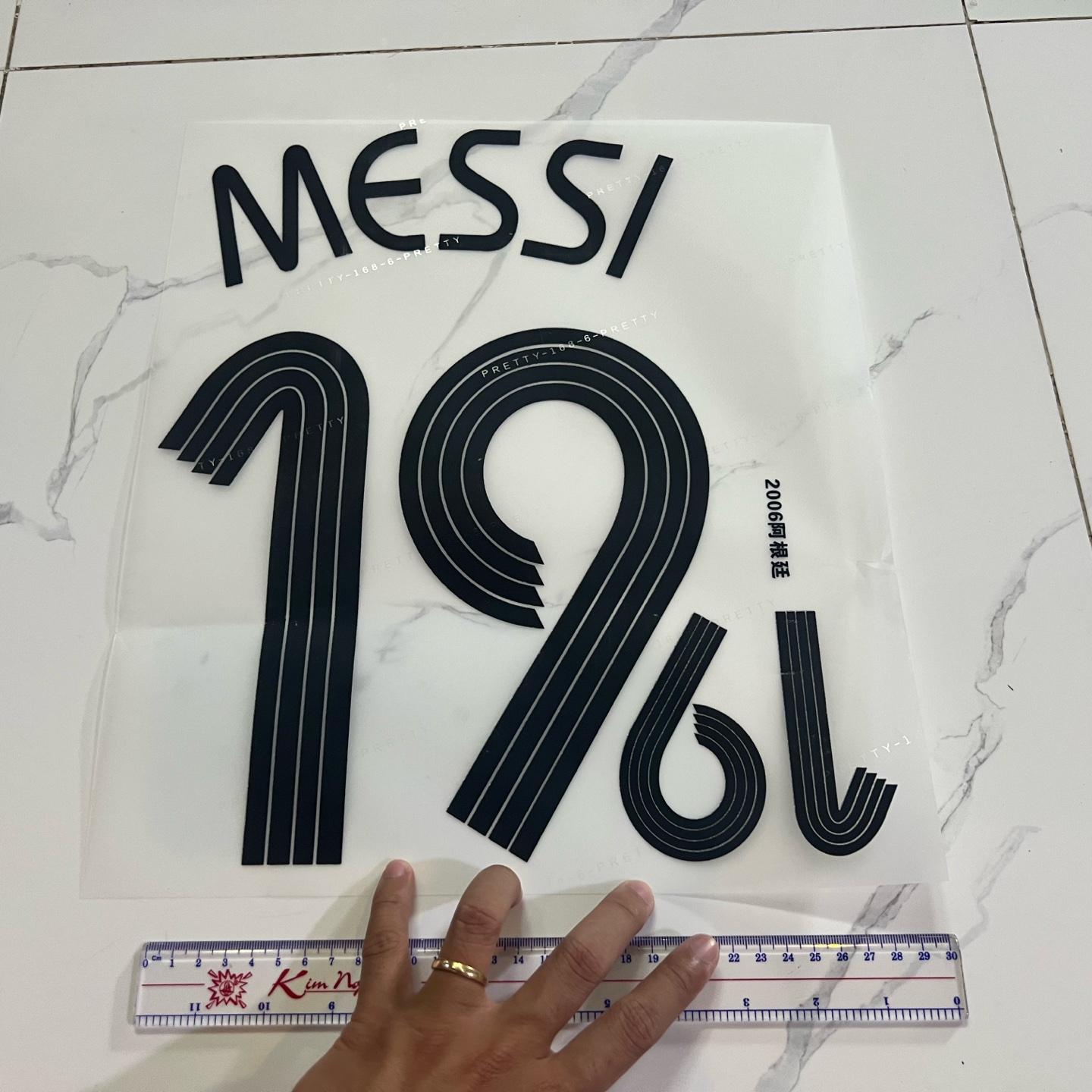 [Argentina 2006] Messi-duoc-ban-tai-KYD - Outfit của bạn, gu của KYD