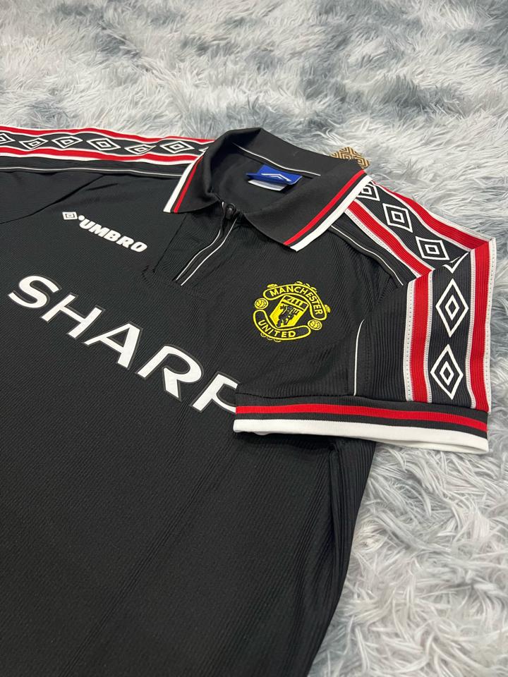 [Retro Player] Áo bóng đá Manchester United 1998 sân khách-duoc-ban-tai-KYD - Outfit của bạn, gu của KYD