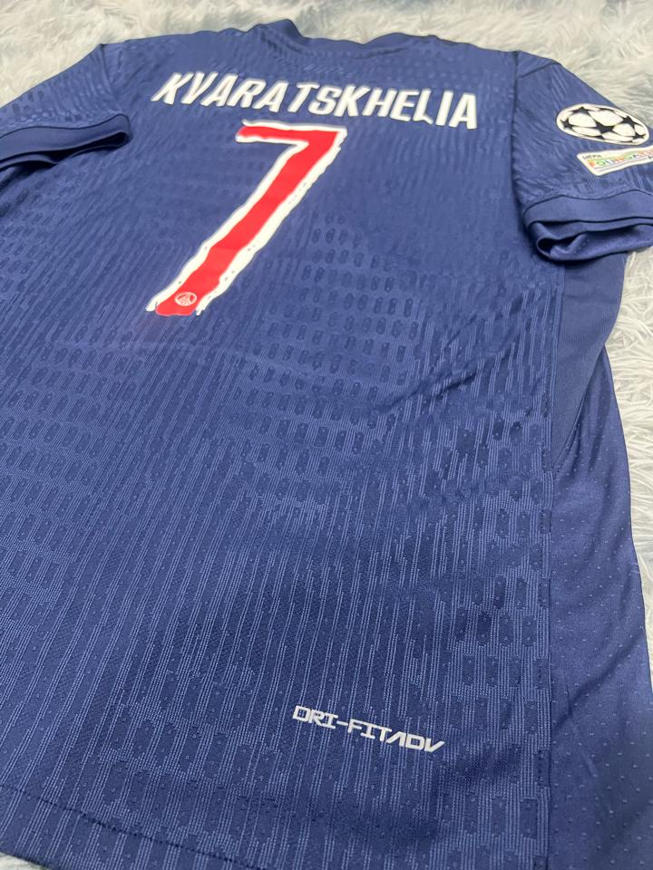 [Player] Áo bóng đá PSG 24/25 KVARATSKHELIA-duoc-ban-tai-KYD - Outfit của bạn, gu của KYD
