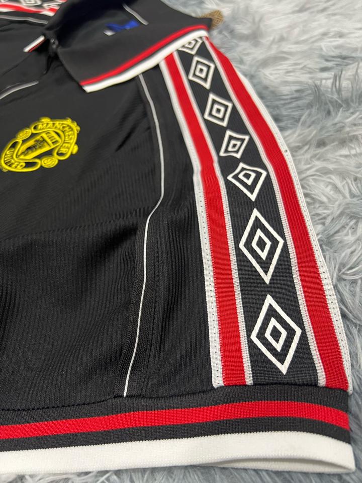 [Retro Player] Áo bóng đá Manchester United 1998 sân khách-duoc-ban-tai-KYD - Outfit của bạn, gu của KYD