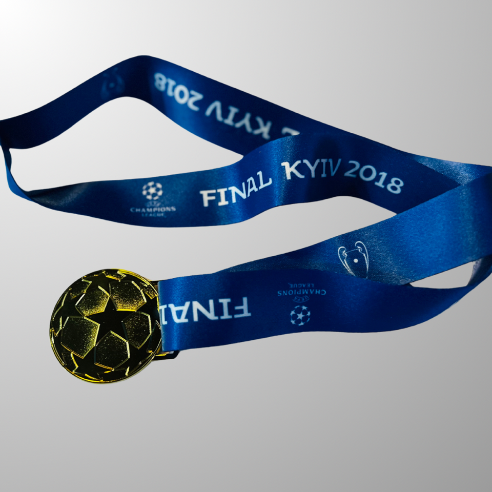 Huy chương Champion League-duoc-ban-tai-KYD - Outfit của bạn, gu của KYD