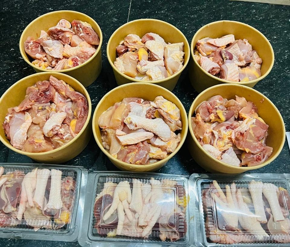 Gà chặt ướp ném_lá chanh_sả 1/2 con-duoc-ban-tai-Green life food huế