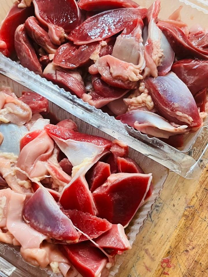 Lòng mề vịt xiêm hoặc gà-duoc-ban-tai-Green life food huế