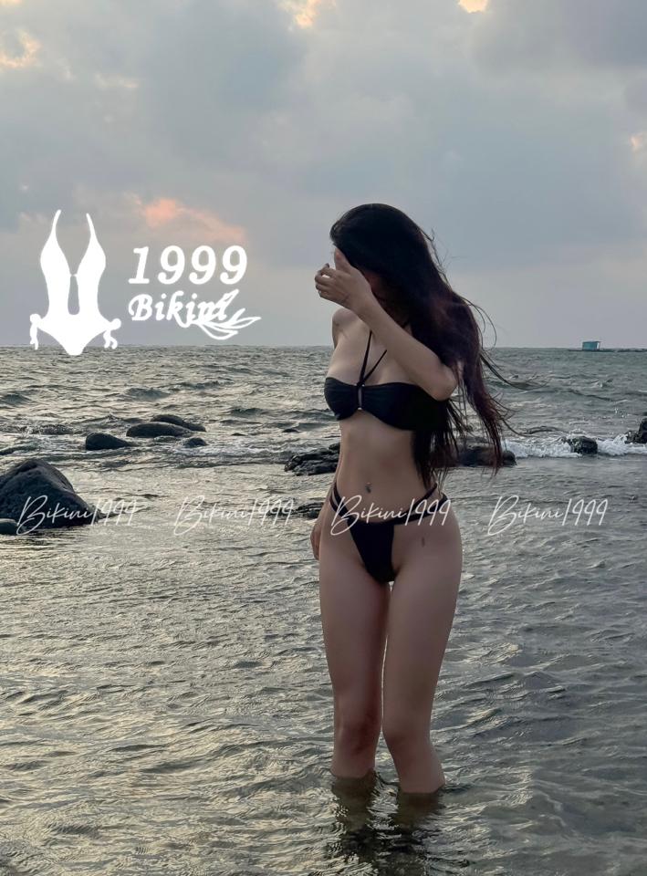  2 mảnh lọt khe-duoc-ban-tai-𝐁𝐈𝐊𝐈𝐍𝐈 𝟏𝟗𝟗𝟗