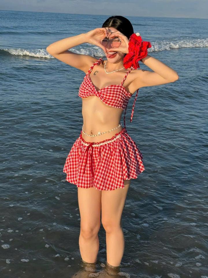 2 mảnh caro váy bí-duoc-ban-tai-𝐁𝐈𝐊𝐈𝐍𝐈 𝟏𝟗𝟗𝟗