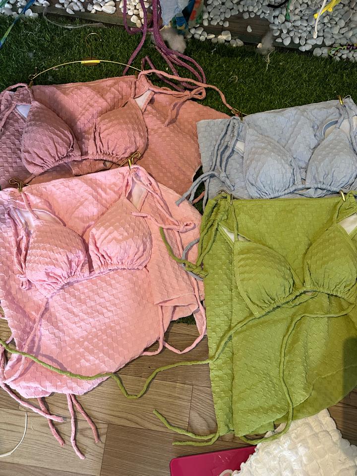 Bikini 3 mảnh ô vuông -duoc-ban-tai-𝐁𝐈𝐊𝐈𝐍𝐈 𝟏𝟗𝟗𝟗