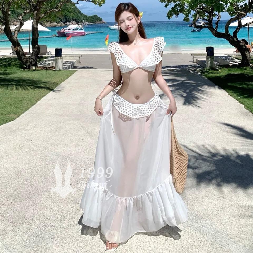 3 mảnh ren trắng váy voan-duoc-ban-tai-𝐁𝐈𝐊𝐈𝐍𝐈 𝟏𝟗𝟗𝟗