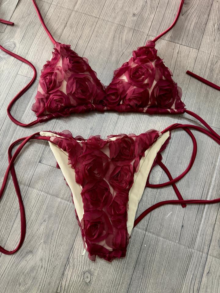 2 mảnh hoa hồng đỏ-duoc-ban-tai-𝐁𝐈𝐊𝐈𝐍𝐈 𝟏𝟗𝟗𝟗