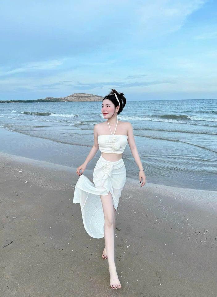 2 Mảnh hoa váy dài-duoc-ban-tai-𝐁𝐈𝐊𝐈𝐍𝐈 𝟏𝟗𝟗𝟗