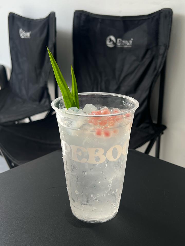 Nước dừa full topping-duoc-ban-tai-PEBOO Lab