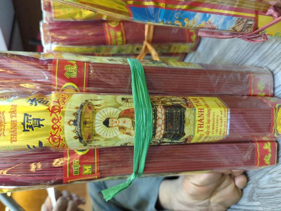 Nhang thành tâm bó nhỏ 4 tất-duoc-ban-tai-Phong Thủy Nguyễn Luân 18