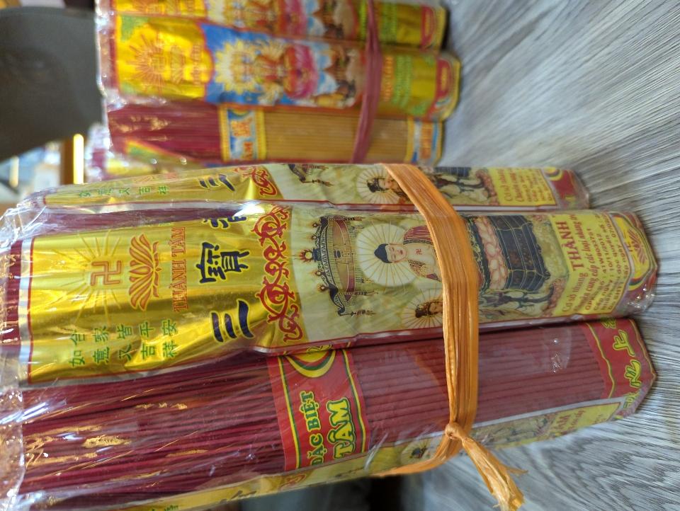 Nhang thành tâm bó nhỏ 3 tất -duoc-ban-tai-Phong Thủy Nguyễn Luân 18