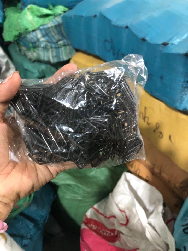 Khoá vuông :Đen-duoc-ban-tai-PHỤ LIỆU MŨ NÓN