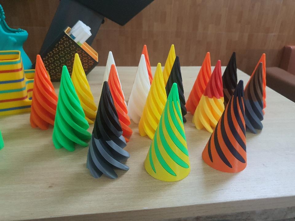 Cây thông xoắn-duoc-ban-tai-Lytran 3D Printing