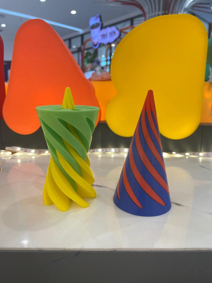 Cây thông xoắn-duoc-ban-tai-Lytran 3D Printing