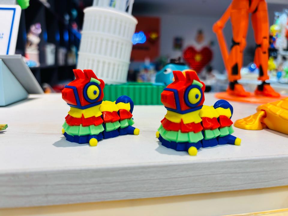 Con lân Pinata-duoc-ban-tai-Lytran 3D Printing