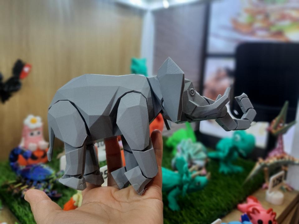 Con voi-duoc-ban-tai-Lytran 3D Printing