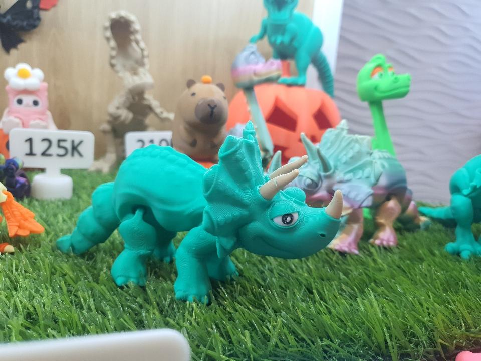 Khủng long 3 sừng-duoc-ban-tai-Lytran 3D Printing