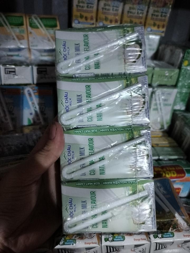 Sữa mộc châu-duoc-ban-tai-Cửa hàng tạp hóa chuyên biên