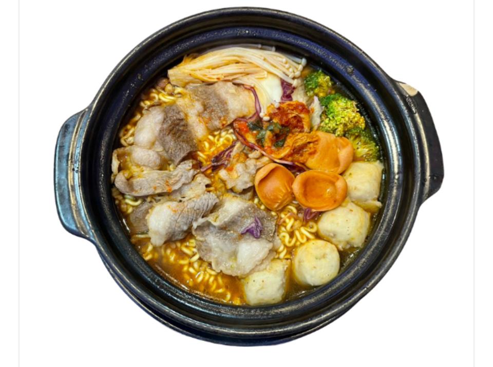 Mỳ cay bò mĩ-duoc-ban-tai-Xingfu Kiến An 