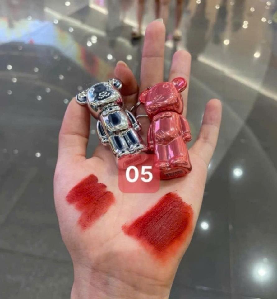 Son ZVEV gấu Bearbrick có kèm móc khóa-duoc-ban-tai-Mèo Lười Store