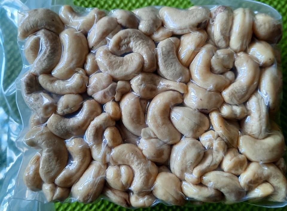 Điều sữa nguyên hạt-duoc-ban-tai-Hùng Duyên