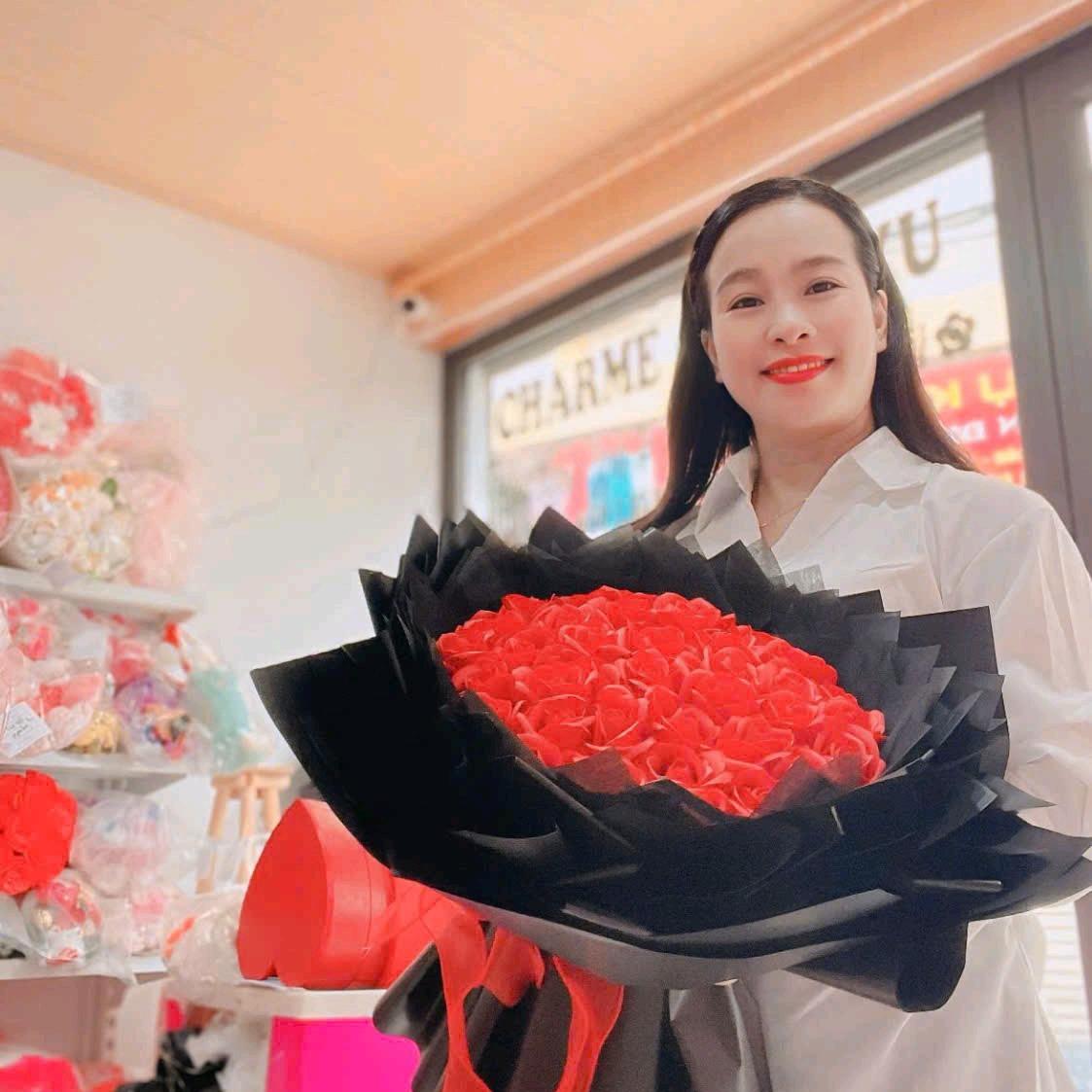 BÓ HOA SÁP ĐỎ ĐANG CÔNG CHÚA-duoc-ban-tai-SHOP QUÀ TẶNG CHARME LANHVU