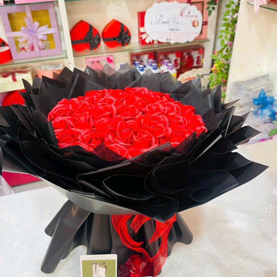 BÓ HOA SÁP ĐỎ ĐANG CÔNG CHÚA-duoc-ban-tai-SHOP QUÀ TẶNG CHARME LANHVU