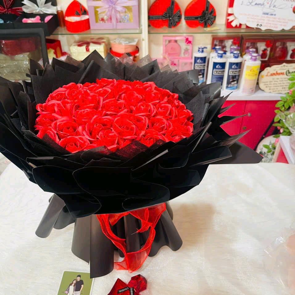 BÓ HOA SÁP ĐỎ ĐANG CÔNG CHÚA-duoc-ban-tai-SHOP QUÀ TẶNG CHARME LANHVU