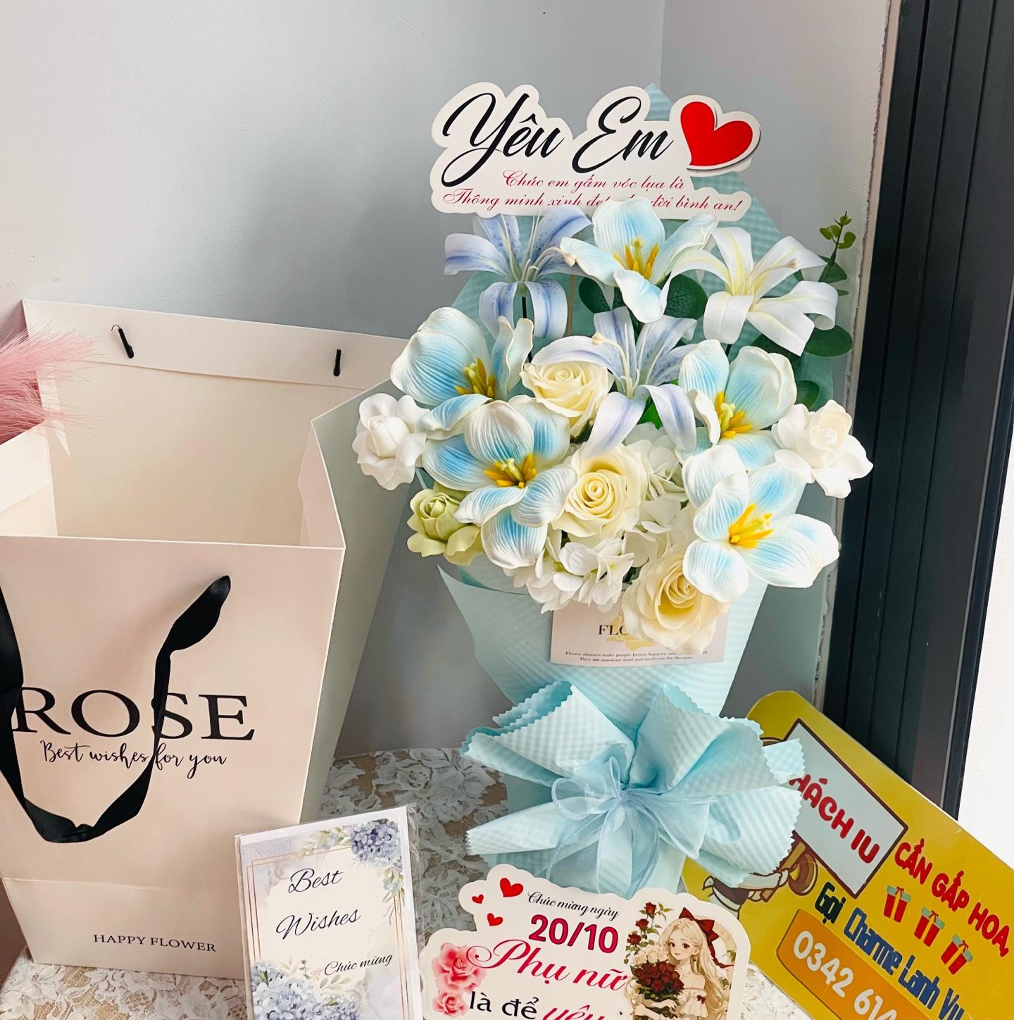 BÓ HOA TULIP MIX HOA HỒNG SAP TẶNG KÈM TÚI THIẾP-duoc-ban-tai-SHOP QUÀ TẶNG CHARME LANHVU