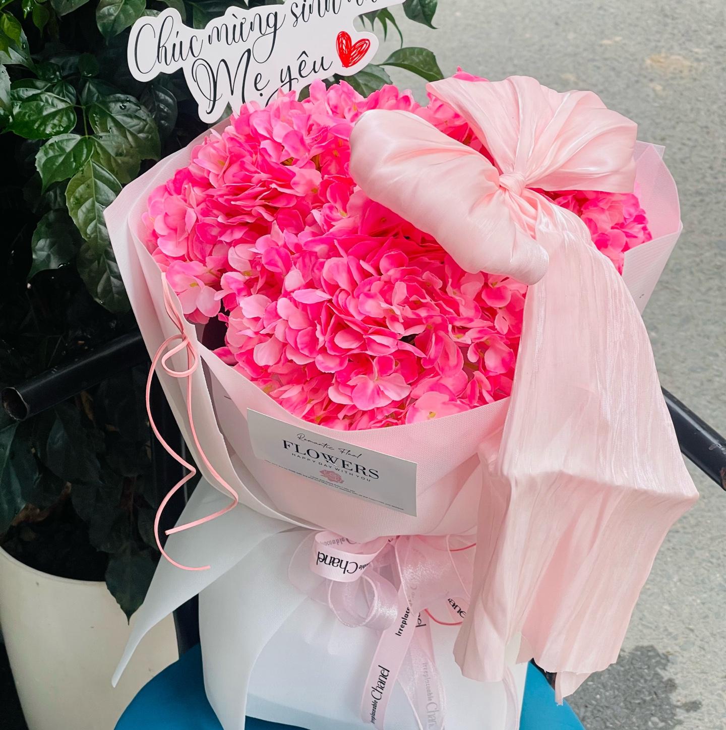 BÓ HOA LỤA TÚ CẦU HỒNG MIX NƠ-duoc-ban-tai-SHOP QUÀ TẶNG CHARME LANHVU