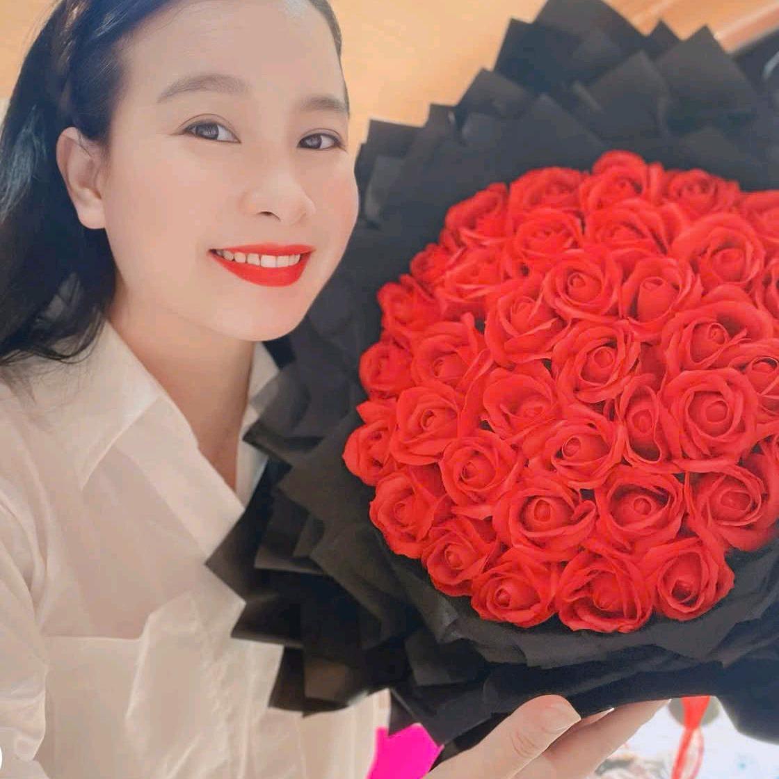 BÓ HOA SÁP ĐỎ ĐANG CÔNG CHÚA-duoc-ban-tai-SHOP QUÀ TẶNG CHARME LANHVU