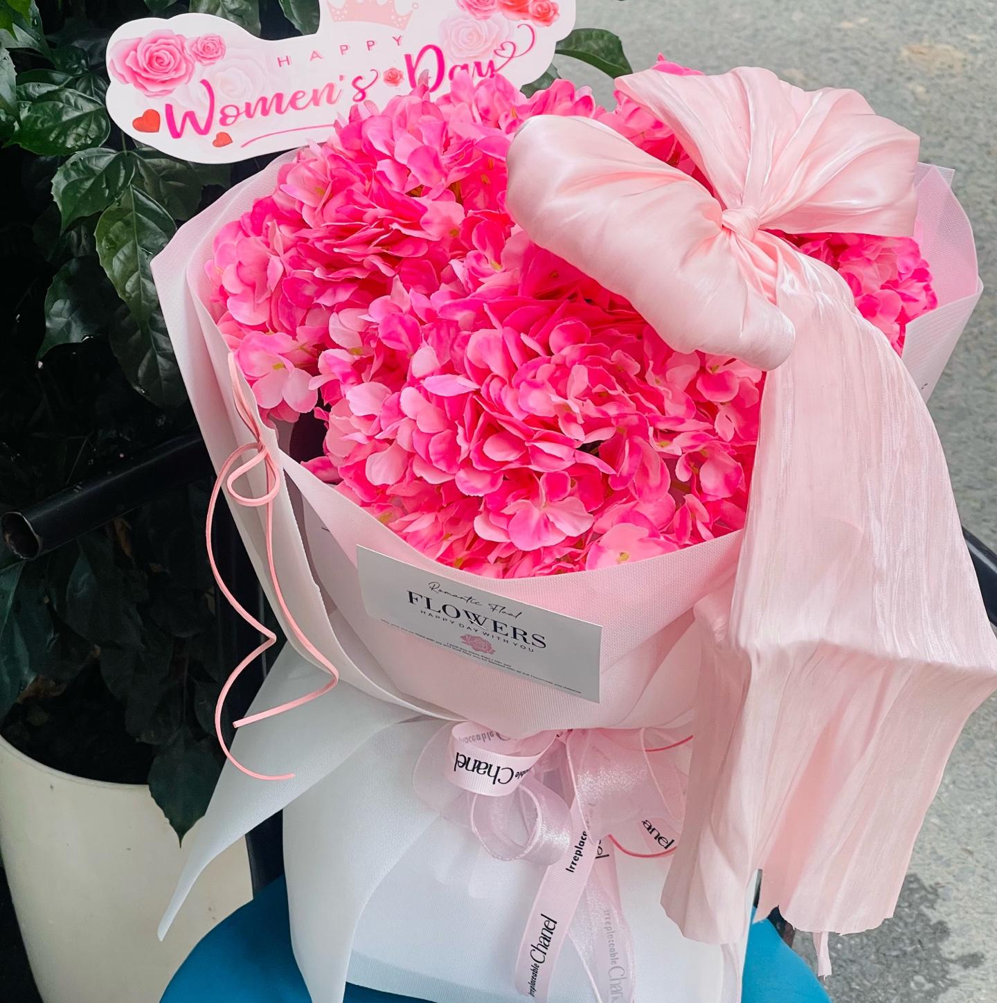 BÓ HOA LỤA TÚ CẦU HỒNG MIX NƠ-duoc-ban-tai-SHOP QUÀ TẶNG CHARME LANHVU