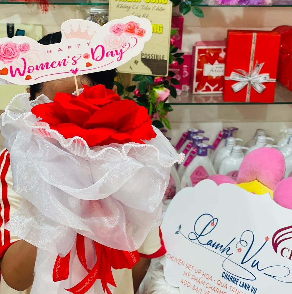 BÓ HOA 1 BÔNG HỒNG NHUNG TO MIX VOAN TRẮNG-duoc-ban-tai-SHOP QUÀ TẶNG CHARME LANHVU
