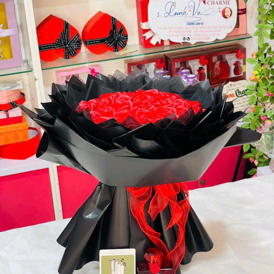 BÓ HOA SÁP ĐỎ ĐANG CÔNG CHÚA-duoc-ban-tai-SHOP QUÀ TẶNG CHARME LANHVU