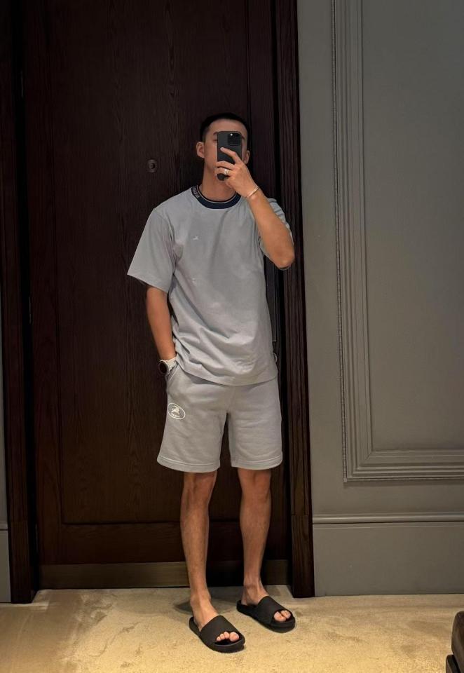 Burberry Men's cotton t-shirt neck logo light blue -duoc-ban-tai-HVIP Shoes & Clothes