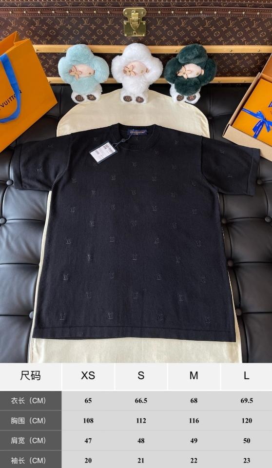 Louis Vuitton 1AHVPT
LV Blason Embroidered Short-Sleeved Crewneck Sao chép-duoc-ban-tai-HVIP Shoes & Clothes