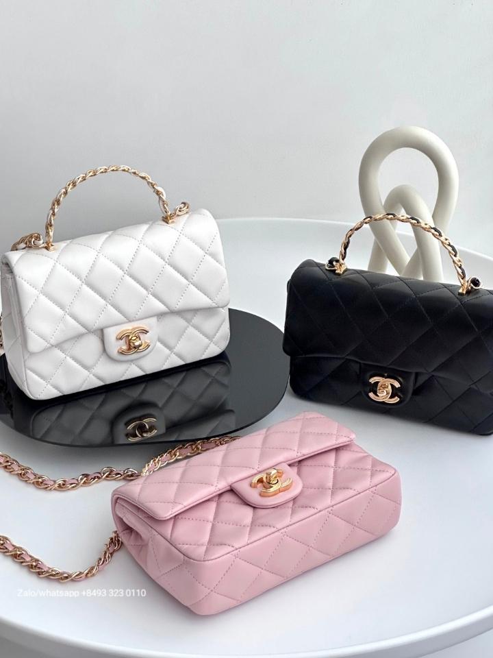CHANEL MINI FLAP BAG WITH TOP HANDLE
Shiny Lambskin Gold-Tone Metal
White  C2 -duoc-ban-tai-Hvip Bags & Accessories