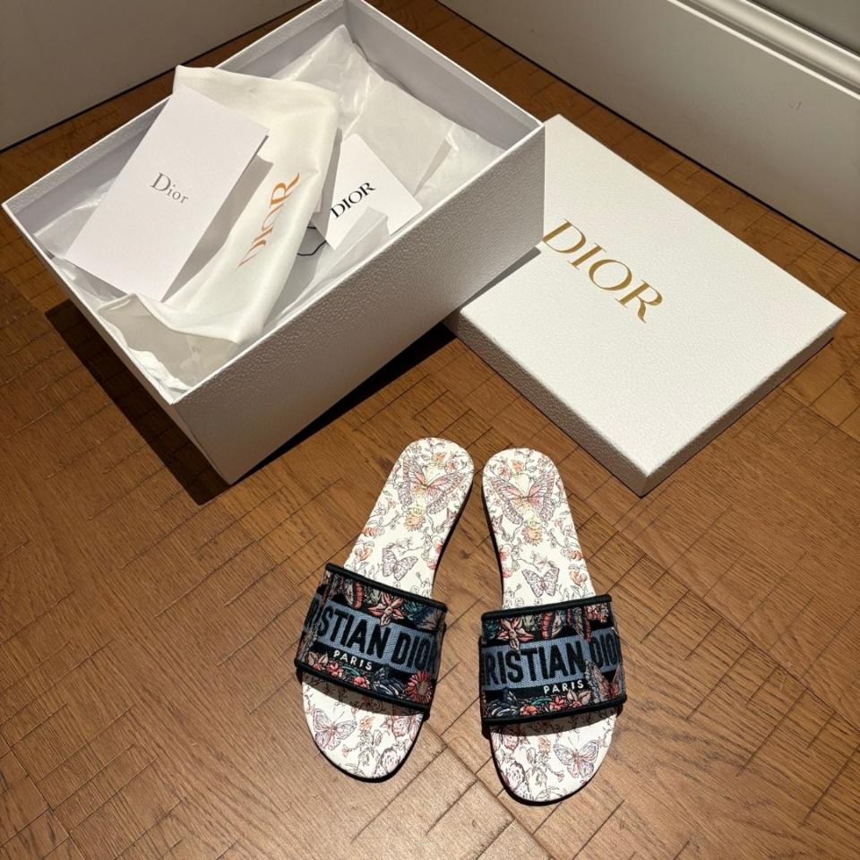Dior Dway Slide 
Embroidered Cotton and White Multicolor Toile de Jouy Papillon Motif KCQ209ECT-duoc-ban-tai-HVIP Shoes & Clothes