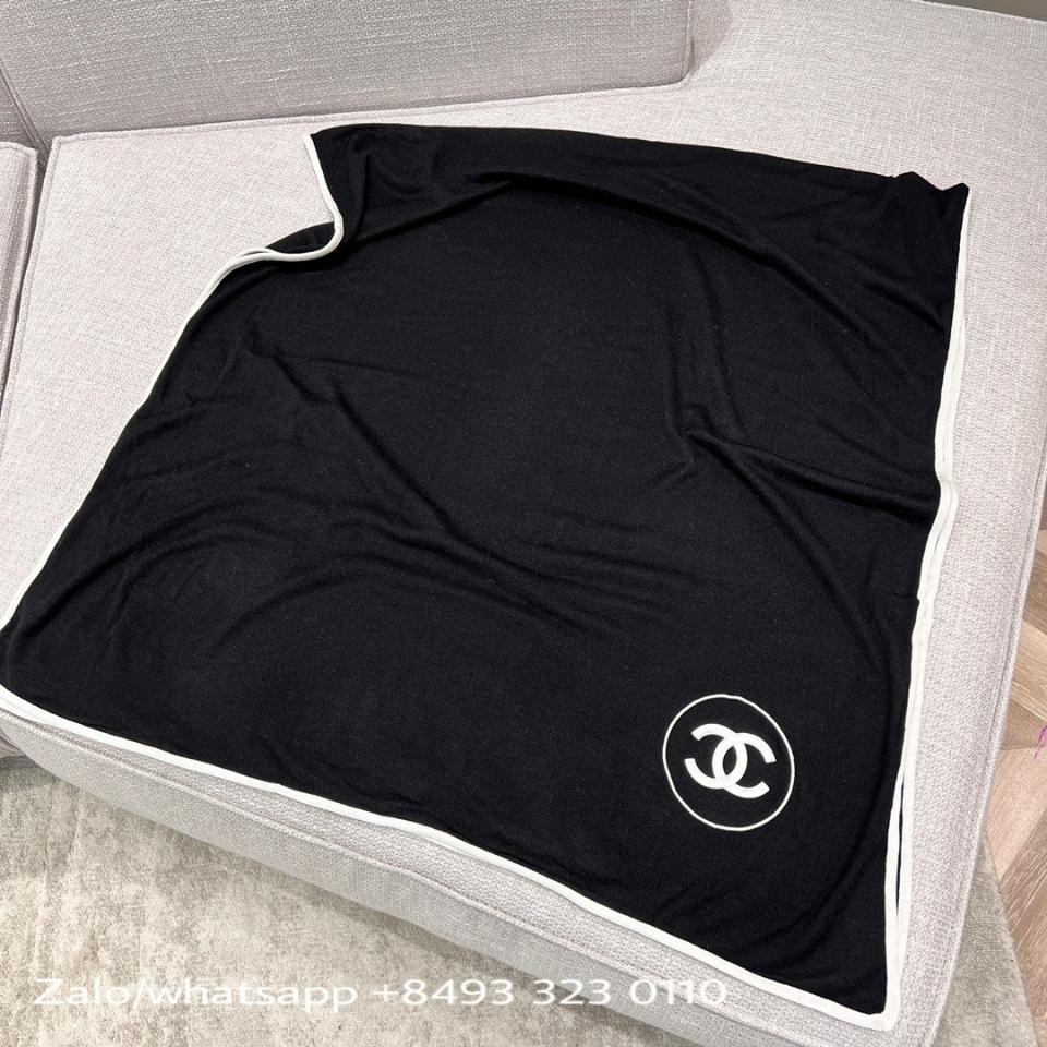 Chanel scarf cashmere in black A52032 X01249 K4 -duoc-ban-tai-Hvip Bags & Accessories