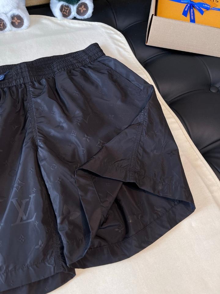 Louis Vuitton 1A7Y0P
Signature Swim Board Shorts black -duoc-ban-tai-HVIP Shoes & Clothes