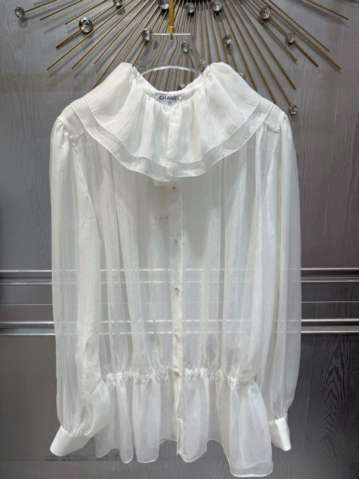 Chanel Blouse
 
Silk Muslin 
White
P79102-V64197-00100-duoc-ban-tai-HVIP Shoes & Clothes